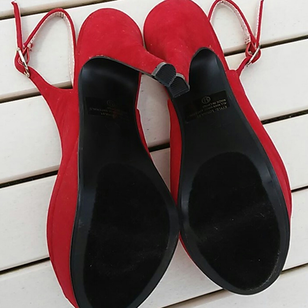 Red Shoes - Picture 7 of 13